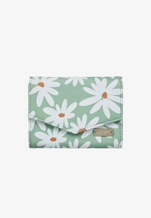 Mintgrüne Geldbörse mit floralen Motiven, die weiße Gänseblümchen mit orangefarbenen Mittelpunkten zeigt. Hergestellt aus strukturiertem synthetischem Material mit einem metallischen Logoakzent.