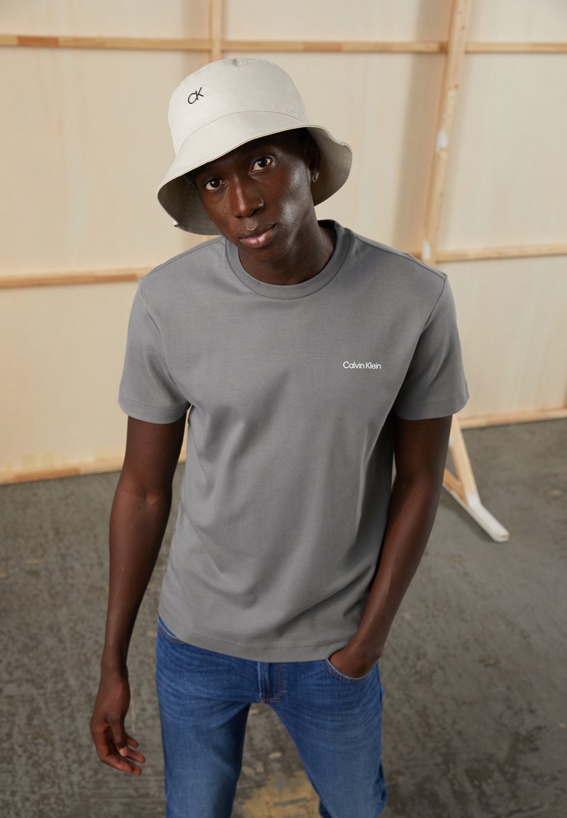 Calvin Klein MICRO LOGO - T-shirt básica - pewter