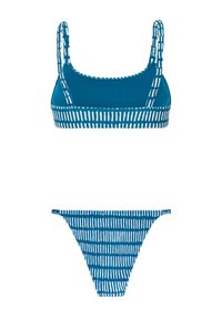 Mėtų spalvos bikini komplektas su baltais vertikaliais raštais turintis braletę ir atitinkamą apatinę dalį su panašiu raštu ir minimalia danga.
