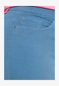 Niet geselecteerd, mid blue denim