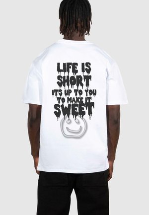 LIFE IS SHORT - Printtipaita - white