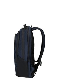 Zaino in tessuto blu navy con dettagli neri. Presenta numerosi scomparti con zip, lati in rete e spallacci imbottiti per il comfort.