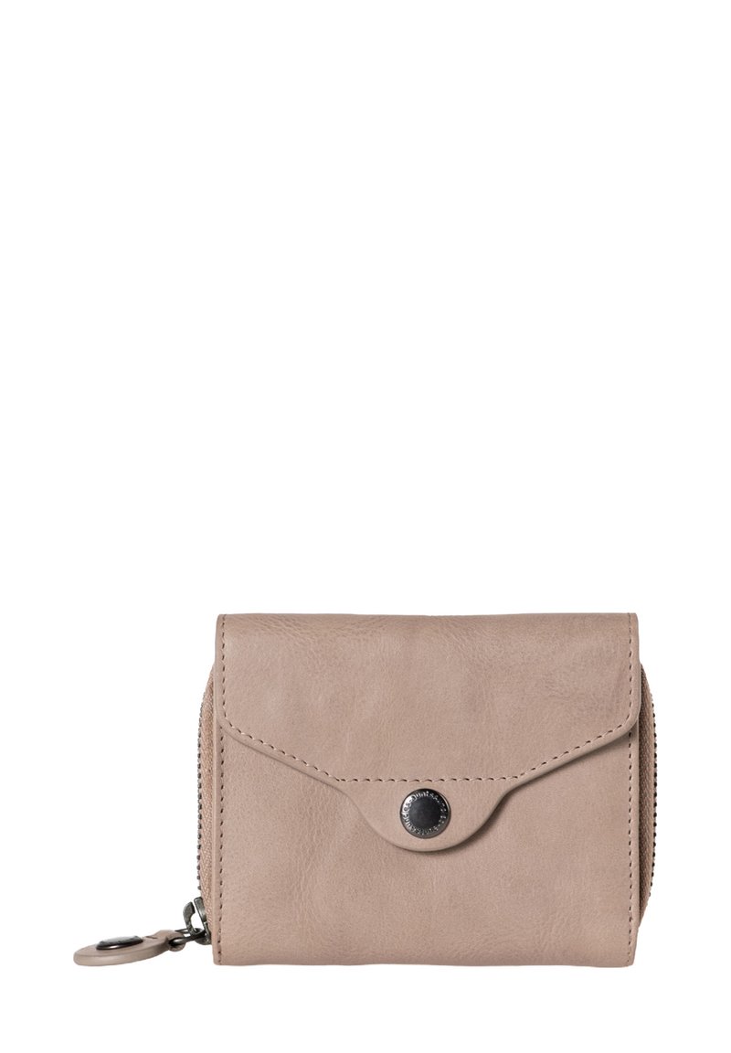 Leren portemonnee in zacht beige met een klepsluiting, drukknoop en ritsdetail. Glad oppervlak met subtiele stiksels.