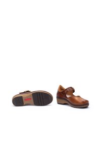 Pikolinos Ballerine con cinturino - brown