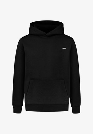 Sort hættebluse med frontlomme, ribbede manchetter og talje. Har et lille logo på brystet. Fremstillet af blødt, struktureret stof.