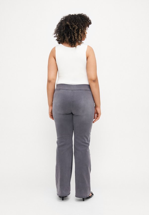 CARAUGUSTA MID WAIST FLARED  - Trousers4