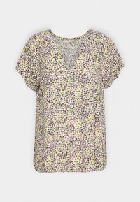 Blusa de manga corta con escote en V, que presenta un denso patrón floral en púrpura, amarillo y rosa sobre un fondo blanco.