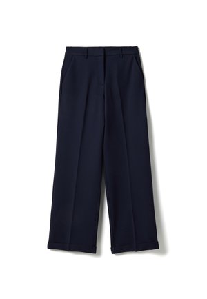 Marineblaue Hose mit weitem Bein, Bügelfalte vorne, Gürtelschlaufen, Seitentaschen und umgeschlagenen Säumen, präsentiert vor weißem Hintergrund.