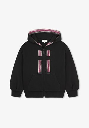 Hoodie noir à fermeture zippée avec une bordure à motifs rose et blanc sur la capuche et des accents de patch décoratifs à l'avant. Comprend des poches avant.