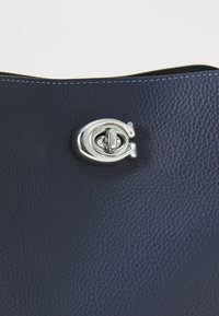 Thumbnail Image 9