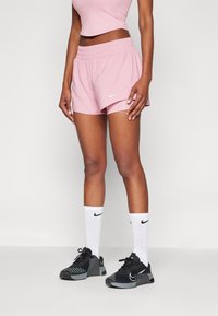 Nike Performance Šortky 2 v 1 - elemental pink/reflective silver