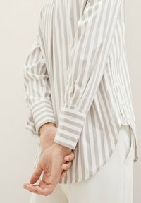 TOM TAILOR Hemdbluse - grey offwhite vertical stripe