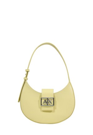 Světlá žlutá kožená kabelka přes rameno se zakřiveným tvarem, nastavitelným popruhem a předním páskem s kovovou přezkou s logem A|X.