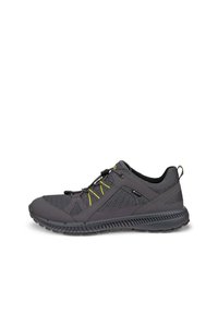 Graue Sneaker mit Mesh-Obermaterial, gelben Akzenten, flexibler Gummisohle und Schnürverschluss. Verfügt über einen gepolsterten Kragen und eine strukturierte Ferse.
