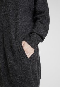 mbyM Kofta - mottled black