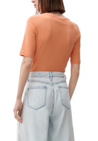 s.Oliver MIT FRONTPRINT - T-shirt print - papaya