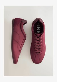 Sélectionné, berry red