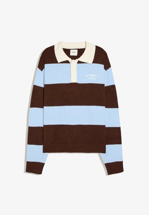 Polo manches longues avec larges rayures horizontales marron et bleu clair, col crème, trois boutons et petit texte blanc sur la poitrine.