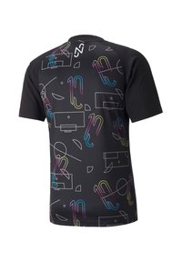 Svart sportskjorta med geometriskt mönster och färgglada detaljer i blått, rosa och gult. Kort ärm, rundhalsad design, lättviktig tyg.