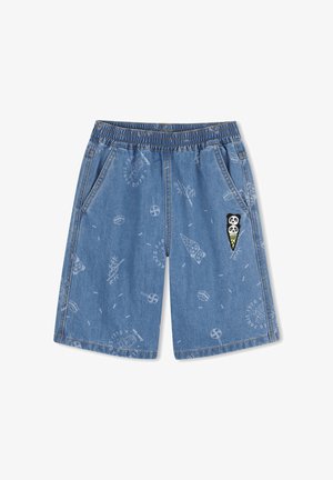 Short en jean avec taille élastique, présentant une variété de motifs imprimés bleu clair, incluant des motifs de crème glacée et de panda.
