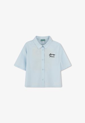 Chemise à manches courtes de couleur bleu clair avec un col classique et une fermeture à boutons à l'avant. Présente l'inscription "Kenzo Paris" brodée en noir sur la poitrine gauche.