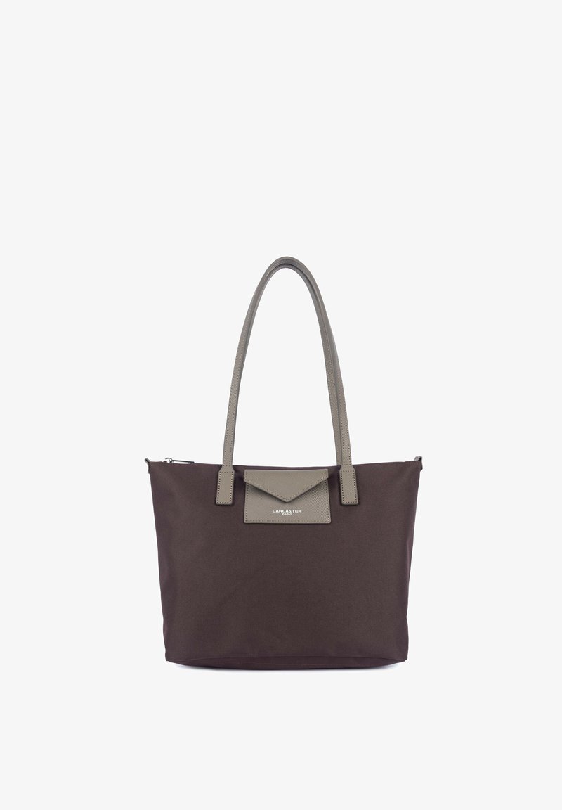 Sac fourre-tout marron avec de longues anses grises et une petite poche avant grise avec le logo Lancaster Paris.