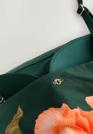 Sac en tissu vert orné d'un motif floral orange, avec un accent en métal doré et une texture lisse. Bandoulière réglable attachée.