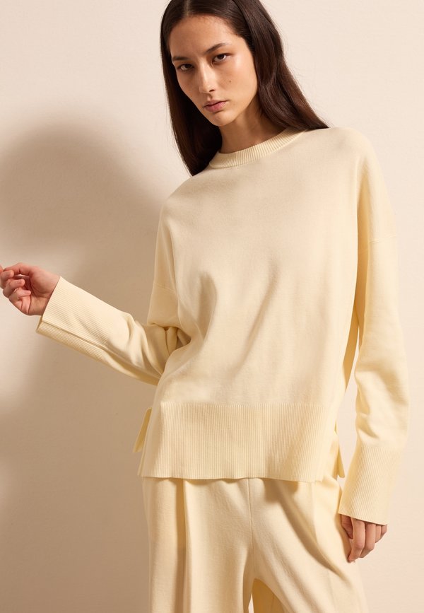 WITH SPLITS - Strickpullover - cream