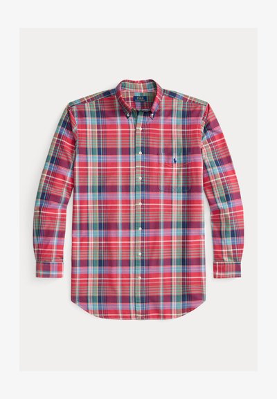 Pogu uz augšu kreklā ar sarkanu un daudzkrāsainu šūnu rakstu, garām piedurknēm un krūšu kabatu ar mazu logotipa detaļu.