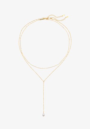 Gelaagde gouden ketting met delicate kettingen, voorzien van kleine parelaccenten en een lange kettingdruppel met een enkele parel aan de onderkant.