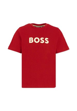 Rode katoenen t-shirt met een groot, opvallend ivoorkleurig 'BOSS' logo op de voorkant. Klassieke ronde halslijn met korte mouwen.