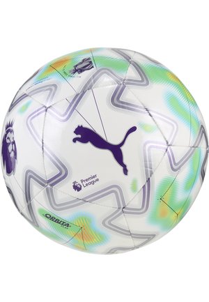 Biała piłka nożna z fioletowymi logo Puma i Premier League, szarymi liniami zygzakowymi oraz wielokolorowymi zielonymi, niebieskimi i pomarańczowymi akcentami.