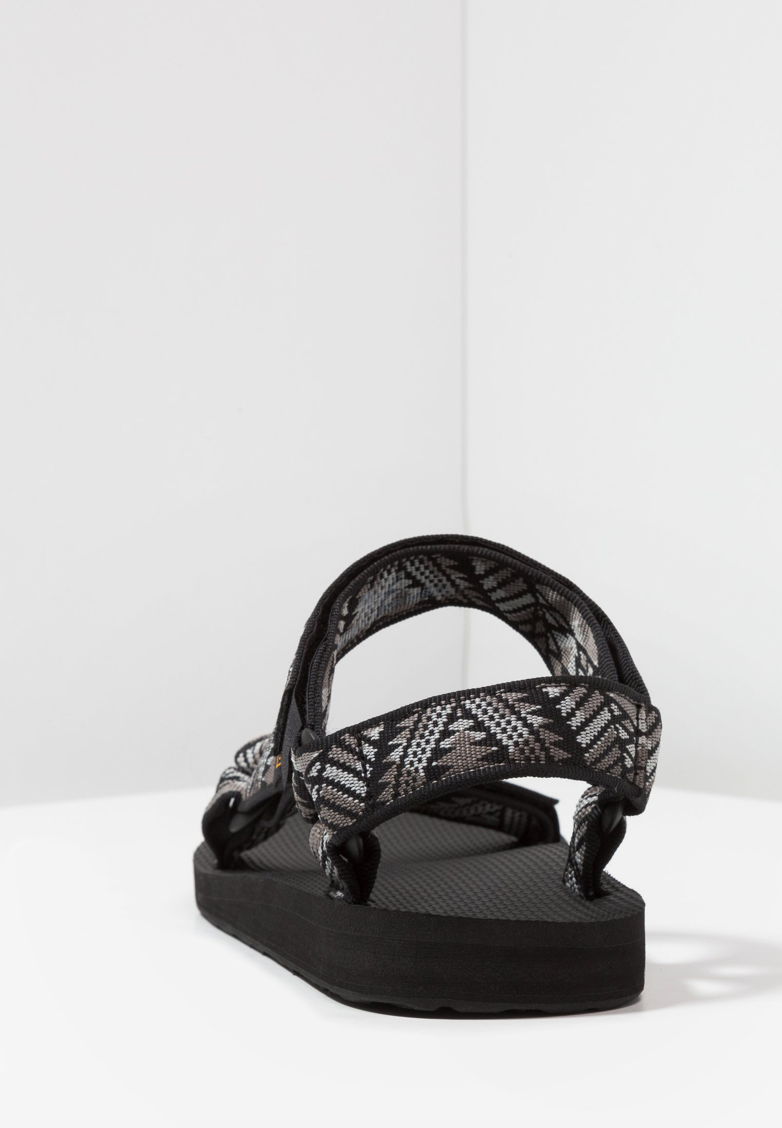 teva boomerang black