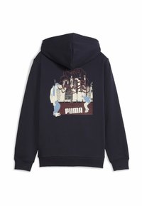 Felpa con cappuccio blu navy caratterizzata da una stampa grafica di skater e il testo "PUMA". Realizzata in cotone, con vestibilità comoda e tasca frontale. Cappuccio regolabile.