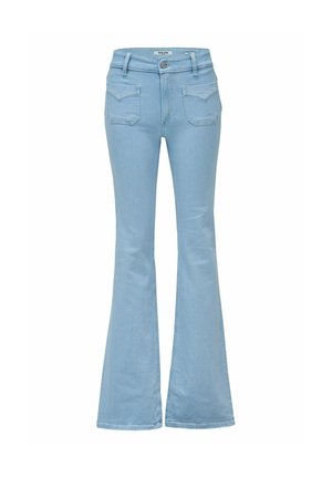 Jeans de tiro alto en azul claro con bolsillos frontales, cierre de botones y pantalones acampanados de pierna ancha, exhibidos sobre un fondo blanco.