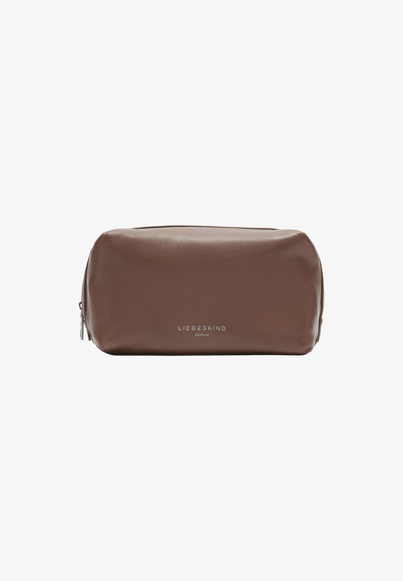 Trousse à cosmétiques en cuir marron de forme rectangulaire, texture lisse, fermeture éclair en métal argenté et logo "LIEBESKIND BERLIN" en relief sur le devant.