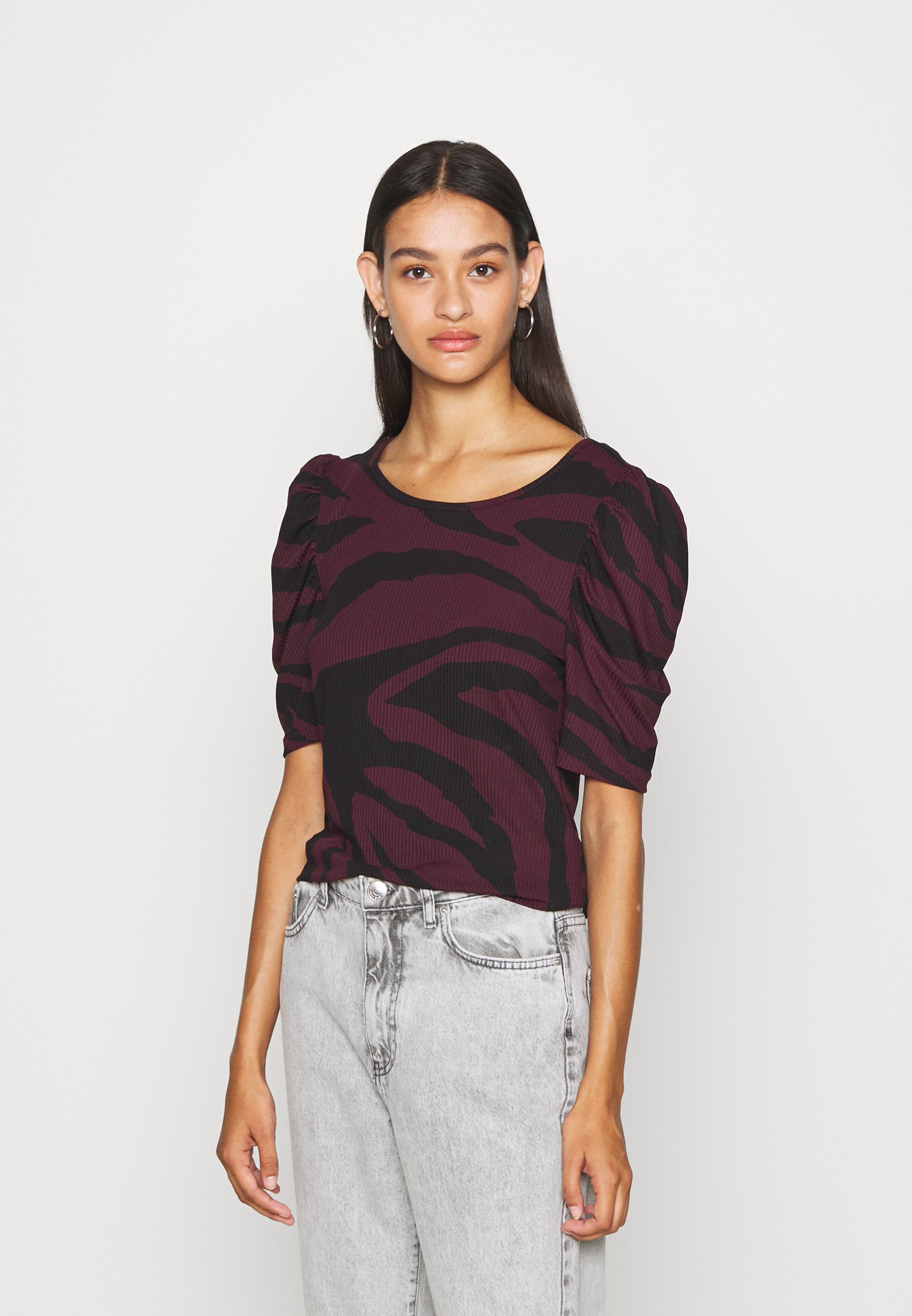 B.young T skjorter & topper | Dame | Nye overdeler på Zalando b.young TOELLA - T-shirts med print - cement