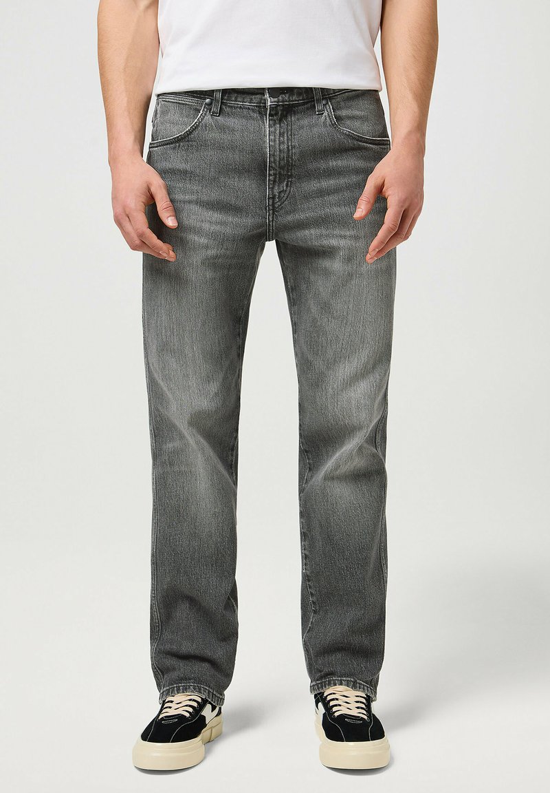 Wrangler FRONTIER - Vaqueros rectos - marshall