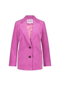 Blazer in velluto a coste rosa con design sartoriale, rever a punta, due tasche frontali e chiusure a due bottoni. L'interno foderato presenta un motivo.