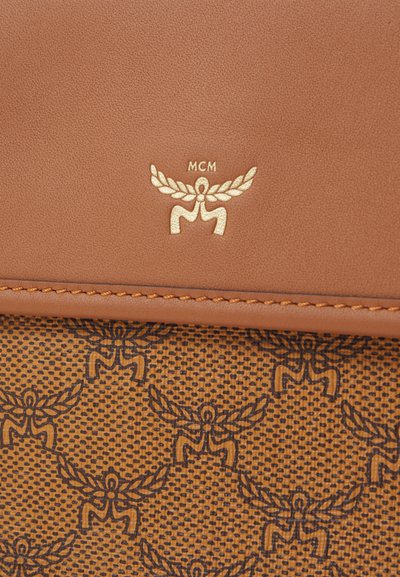 MCM HIMMEL CROSSBODY - Olkalaukku - cognac