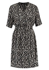 Vestido negro de manga corta con un patrón abstracto blanco, escote en V y cintura elástica. Hecho de tejido ligero, cae por encima de la rodilla.