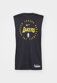 Débardeur noir avec texte jaune « Lakers », lettrage circulaire « Los Angeles Lakers Basketball », logos NBA et Nike sur le devant.