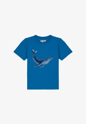 Blauwe katoenen t-shirt met een illustratie van een walvis. Korte mouwen, ronde halslijn, met een gladde textuur en gedetailleerd grafisch ontwerp.