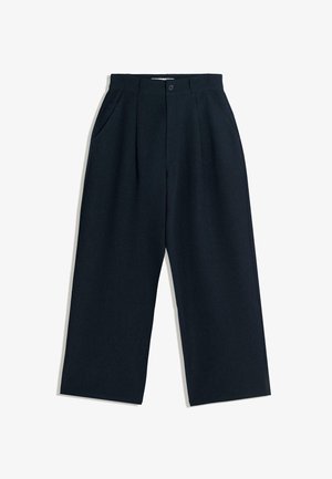 Pantaloni cu picioare late de culoare bleumarin, cu pliseuri, buzunare laterale, bucle pentru curea, închidere cu nasture și fermoar, așezați pe un fundal alb.