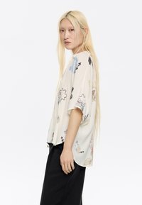 Bimba Y Lola CAPA LAZO CAMALEÓN MARFIL - Camicia - camaleon marfil