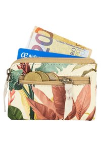 Cartera con estampado floral en color crema, que cuenta con un compartimento con cremallera para monedas y ranuras para billetes y tarjetas. El material es suave con acentos texturizados.