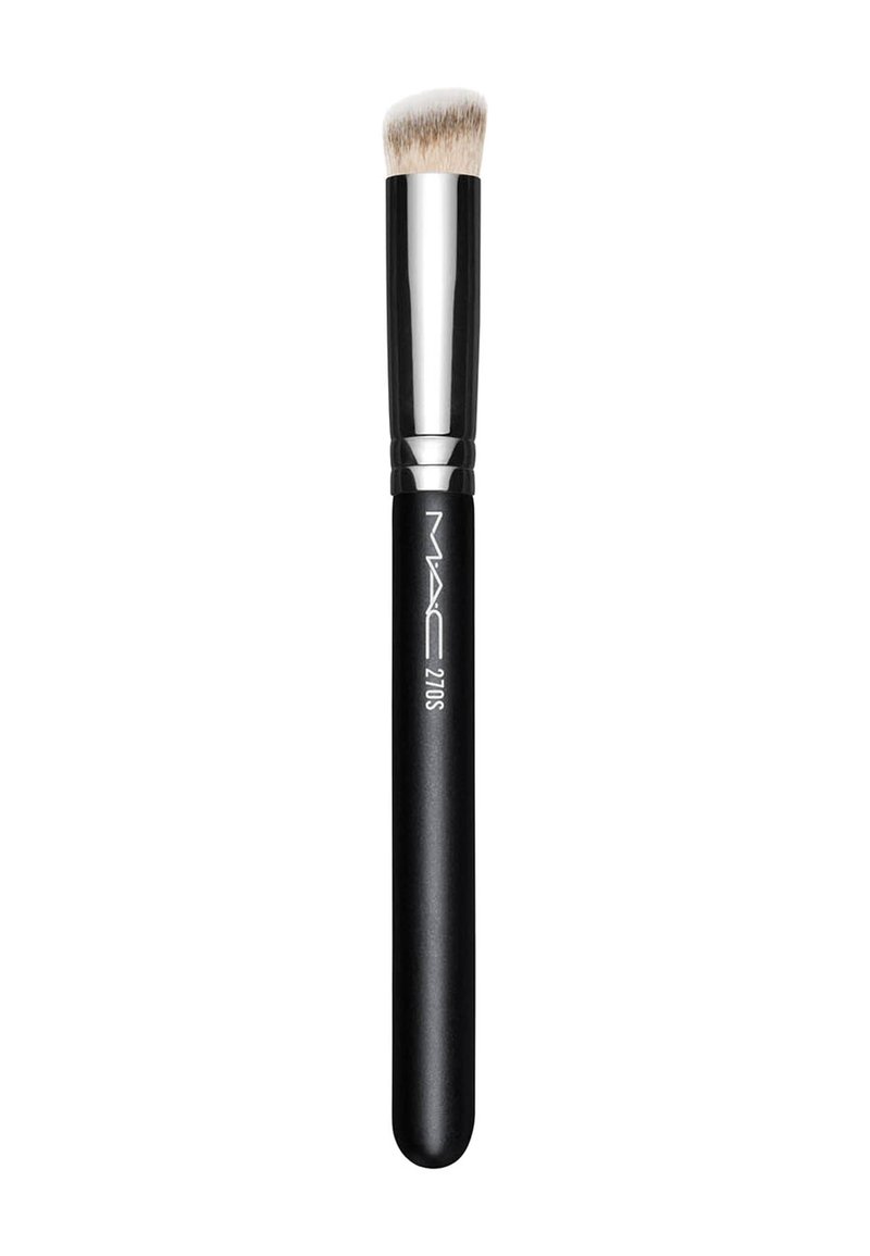 Pincel de maquillaje negro con una cabeza de cerdas blancas suaves y ligeramente afilada, férula metálica y mango liso que presenta marcas de la marca.