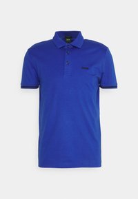 Modrá polo tričko vyrobené z jemné bavlny, s klasickým l�ímečkem, tří knoflíkovým zapínáním a jemnými černými akcenty na rukávech.