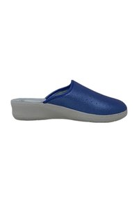 Zoccoli blu slip-on con una parte superiore testurizzata, suola bianca e fori per la traspirabilità. Punta arrotondata e interno imbottito.