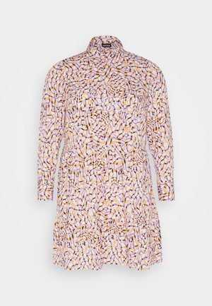 Pieces Curve PCBERNICE SHIRT DRESS  - Denné šaty - papaya